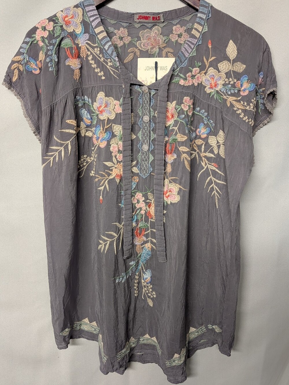 Johnny Was Dreaming Blouse Gray Embroidered Floral Peasant Top NWT Size Small